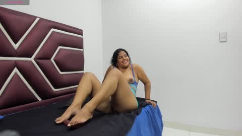 Snapshot of olaia_ chatting on 12-13-24, 04:05 Olaia online show from 12-13-24, 04:05