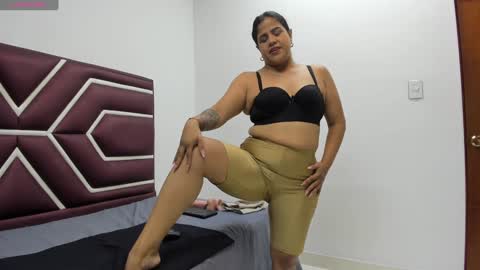 Snapshot of olaia_ chatting on 12-19-24, 12:23 Olaia online show from 12-19-24, 12:23