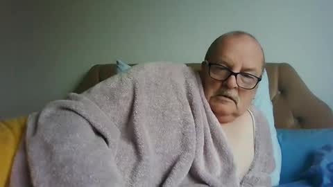 Snapshot of old_fkr chatting on 02-04-25, 12:11 old_fkr online show from 02-04-25, 12:11