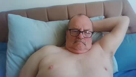 Snapshot of old_fkr chatting on 02-24-25, 09:32 old_fkr online show from 02-24-25, 09:32