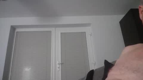 Snapshot of oldandgrey123 chatting on 10-18-25, 10:32 HeyIts Just Me online show from 10-18-25, 10:32