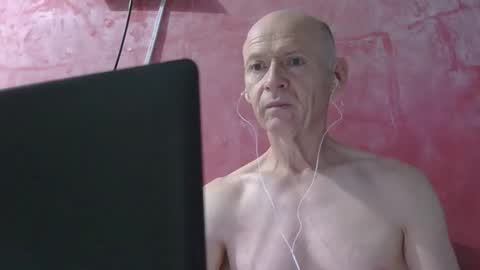 Snapshot of oldbuthorny62 chatting on 04-16-26, 12:22 oldbuthorny62 online show from 04-16-26, 12:22
