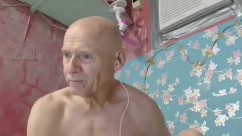 Snapshot of oldbuthorny62 chatting on 05-12-26, 01:52 oldbuthorny62 online show from 05-12-26, 01:52