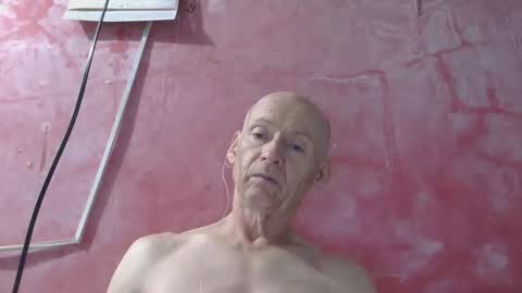 Snapshot of oldbuthorny62 chatting on 05-17-26, 06:44 oldbuthorny62 online show from 05-17-26, 06:44
