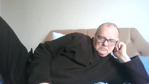 oldfkr69 online show from 03-10-25, 11:53