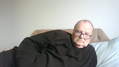 oldfkr69 online show from 03-11-25, 10:51