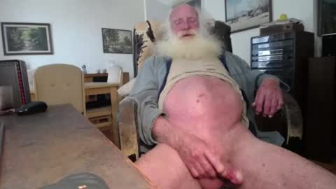 Snapshot of oldfucker9 chatting on 06-15-26, 01:41 oldfucker9 online show from 06-15-26, 01:41