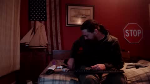 Snapshot of oldfuckus chatting on 11-06-25, 02:12 oldfuckus online show from 11-06-25, 02:12