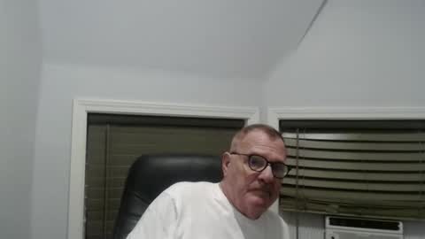 Snapshot of oldguybigd chatting on 09-12-25, 02:55 oldguybigd online show from 09-12-25, 02:55