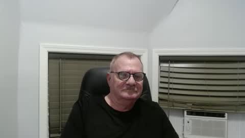 Snapshot of oldguybigd chatting on 09-16-25, 04:02 oldguybigd online show from 09-16-25, 04:02