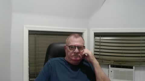 Snapshot of oldguybigd chatting on 09-17-25, 03:30 oldguybigd online show from 09-17-25, 03:30