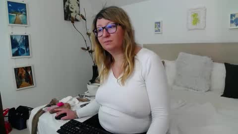 Snapshot of olgapavlova chatting on 04-04-26, 12:35 Olga Pavlova online show from 04-04-26, 12:35