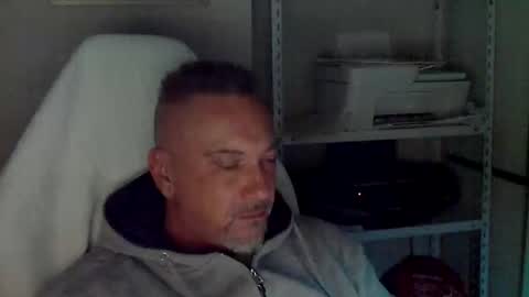 Snapshot of olimpio1230 chatting on 10-17-25, 05:04 olimpio1230 online show from 10-17-25, 05:04