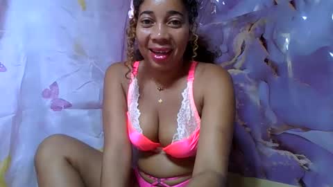 Snapshot of olinaa chatting on 06-06-26, 05:39 olinaa online show from 06-06-26, 05:39