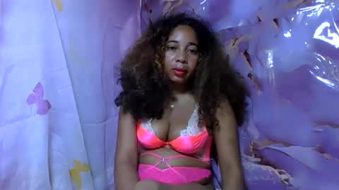 Snapshot of olinaa chatting on 06-08-26, 01:28 olinaa online show from 06-08-26, 01:28