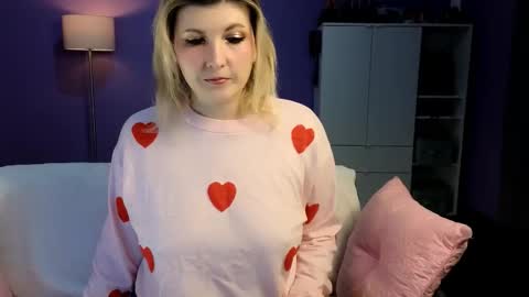 Snapshot of olisunny5 chatting on 02-18-26, 06:37 OliSunny Olivia online show from 02-18-26, 06:37