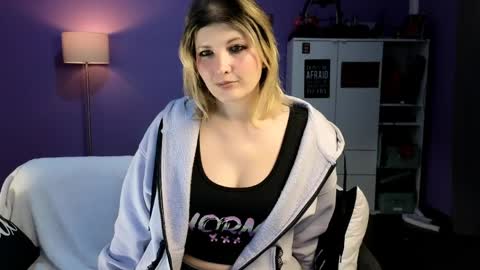 Snapshot of olisunny5 chatting on 03-29-26, 08:09 OliSunny Olivia online show from 03-29-26, 08:09