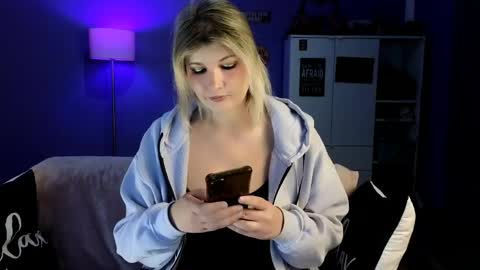 Snapshot of olisunny5 chatting on 04-22-26, 05:03 OliSunny Olivia online show from 04-22-26, 05:03