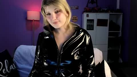 Snapshot of olisunny5 chatting on 05-01-26, 05:39 OliSunny Olivia online show from 05-01-26, 05:39