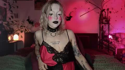 Snapshot of olivecum chatting on 10-25-25, 01:29 Olive online show from 10-25-25, 01:29