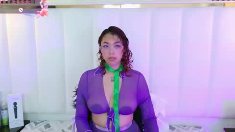 Snapshot of olivejoness_ chatting on 10-05-25, 01:04 olive online show from 10-05-25, 01:04