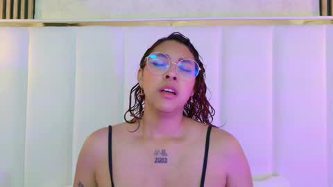 Snapshot of olivejoness_ chatting on 10-07-25, 04:20 olive online show from 10-07-25, 04:20