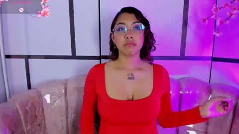 Snapshot of olivejoness_ chatting on 10-17-25, 03:53 olive online show from 10-17-25, 03:53