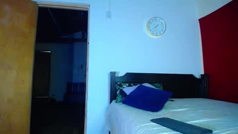 Oliver and MeganIndependent online show from 09-25-25, 06:39