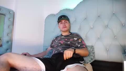 Oliver Benedetti online show from 02-06-26, 03:55