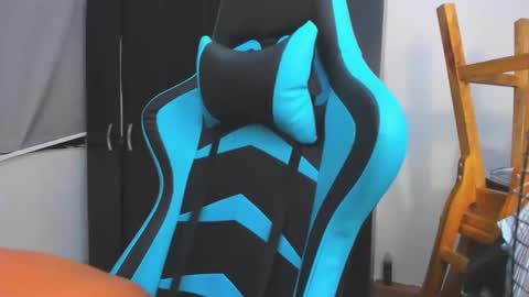 Oliver bray online show from 11-23-25, 03:28