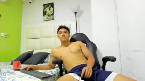 Snapshot of oliver_evans_19 chatting on 04-21-26, 02:51 O L I V E R online show from 04-21-26, 02:51