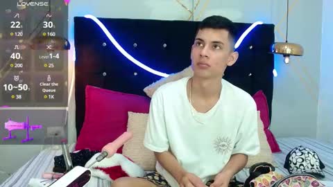 Snapshot of oliver_king_sex chatting on 12-12-24, 05:26 Oliver Smith online show from 12-12-24, 05:26