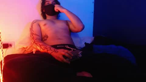 oliver_laid_2023 online show from 12-31-24, 03:55