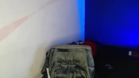 oliver_laid_2023 online show from 02-03-25, 04:04