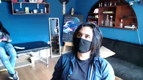 oliver_laid_2023 online show from 09-20-25, 09:05