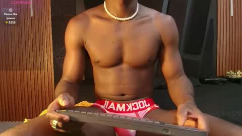 OLIVER LAURENT online show from 04-22-26, 11:28