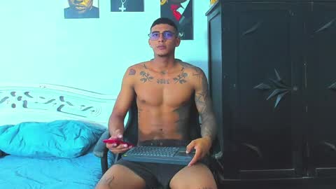 oliver_smith_2 online show from 05-18-26, 04:35