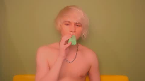 Oliver online show from 02-22-25, 01:44