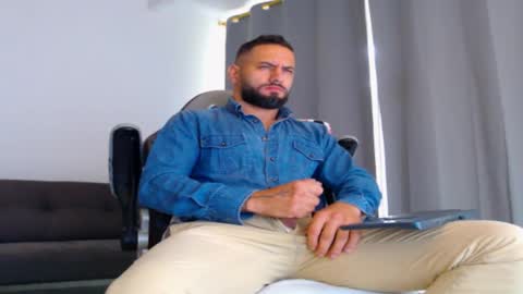 oliver online show from 10-22-25, 12:38