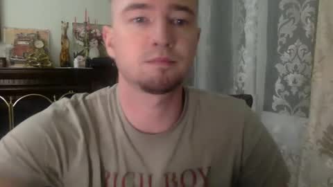 Snapshot of oliverlucky chatting on 10-14-25, 04:19 CryotoneX online show from 10-14-25, 04:19