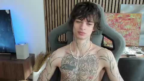 Snapshot of oliverrgroove chatting on 07-25-26, 06:33 oliverrgroove online show from 07-25-26, 06:33