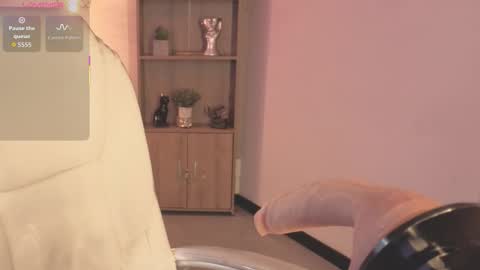 Olivia online show from 11-04-25, 04:33