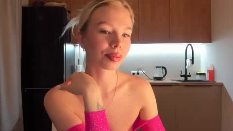 Snapshot of olivia_bells chatting on 01-12-25, 09:19 Olivia 3 online show from 01-12-25, 09:19