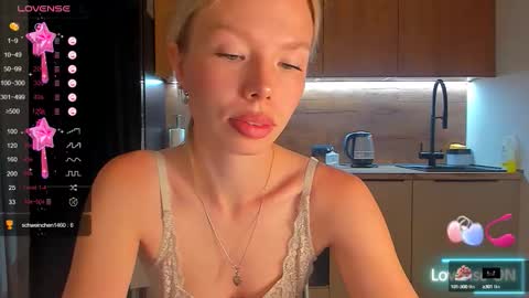 Snapshot of olivia_bells chatting on 09-11-25, 09:26 Olivia 3 online show from 09-11-25, 09:26
