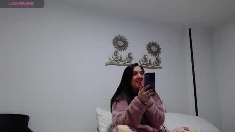 Snapshot of olivia_col chatting on 05-25-26, 03:12 Olivia Gonzales online show from 05-25-26, 03:12