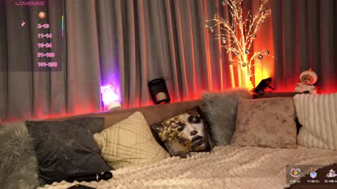 Snapshot of olivia_devis chatting on 02-05-25, 12:27 SaraConor online show from 02-05-25, 12:27