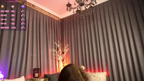 Snapshot of olivia_devis chatting on 02-16-25, 05:26 SaraConor online show from 02-16-25, 05:26