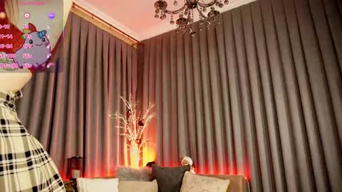 Snapshot of olivia_devis chatting on 02-24-25, 05:00 SaraConor online show from 02-24-25, 05:00