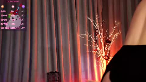 Snapshot of olivia_devis chatting on 03-01-25, 06:24 SaraConor online show from 03-01-25, 06:24