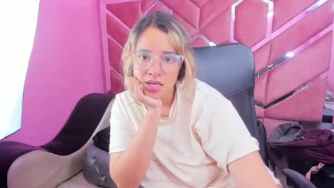  OLIVIA  online show from 02-09-25, 09:37